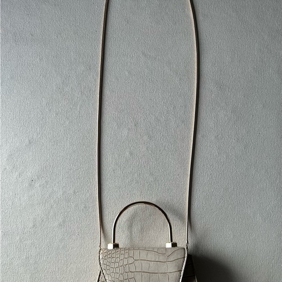 Badgley Mischka Faux crocodile hand bag - Picture 3 of 7